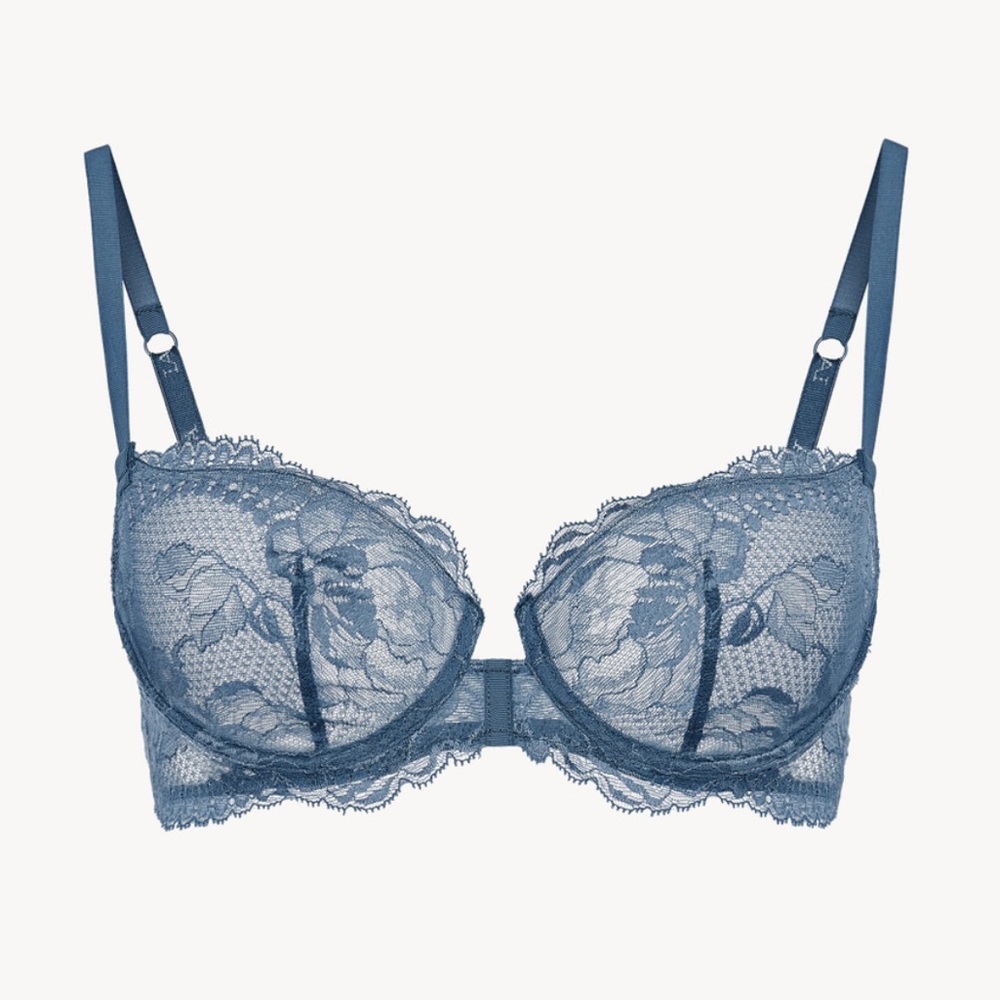 {La Perla} Luxury Lace Lavender Bluish Bra